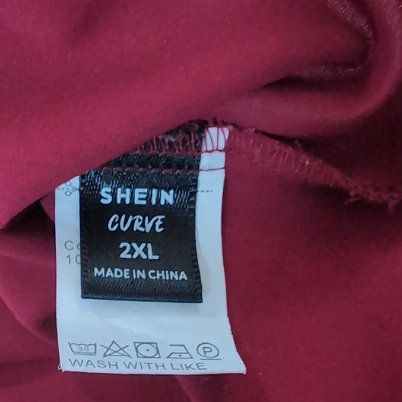 Burgundy Blouse Women's 2X with Patterned Sleeves Romance Valentine's Date - Picture 7 of 8